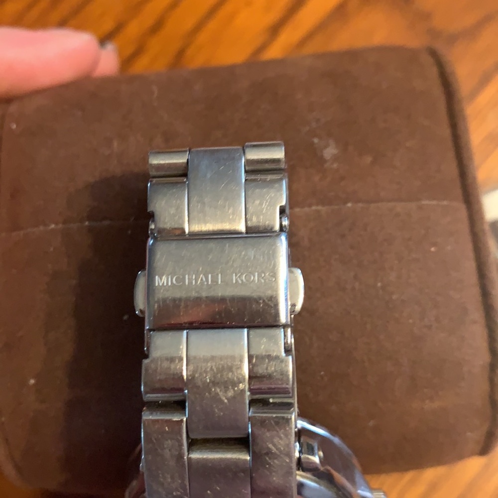 Women’s Michael Kors silver watch - Picture 8 of 8